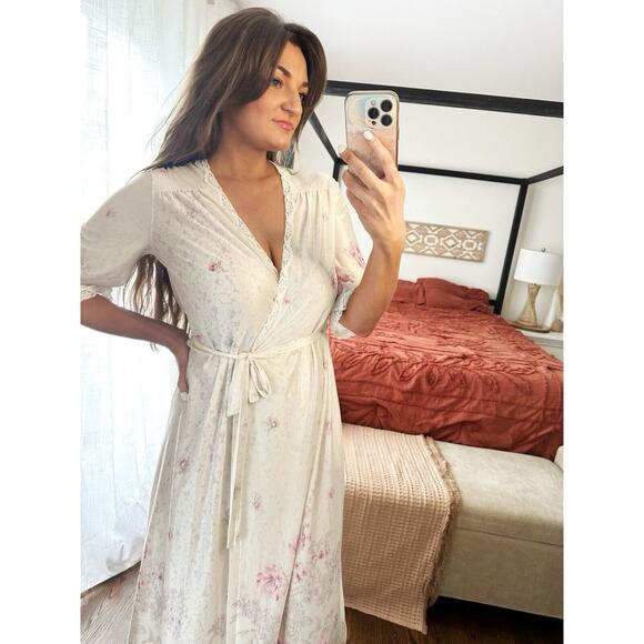 Vintage Val Mode Size Small 100% Nylon Floral Long Robe - Picture 3 of 11